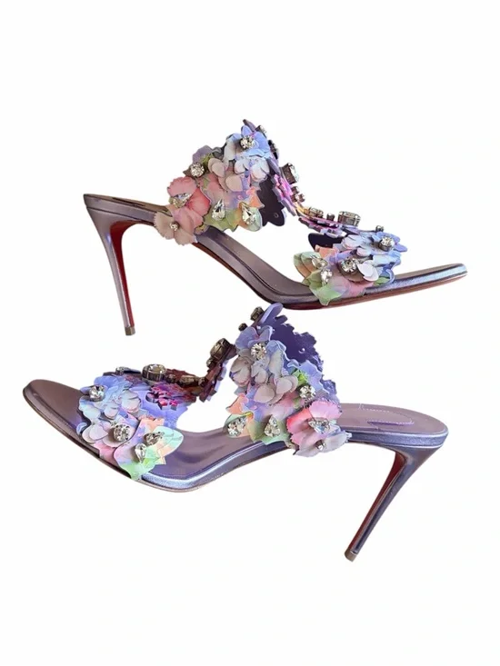 Christian Louboutin Flora
85mm crystal accent wedding heels RETAIL 2,995 - Picture 12 of 13